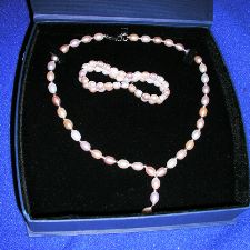 2009_Silent_Auction_Freshwater_Pearl_Necklace.jpg