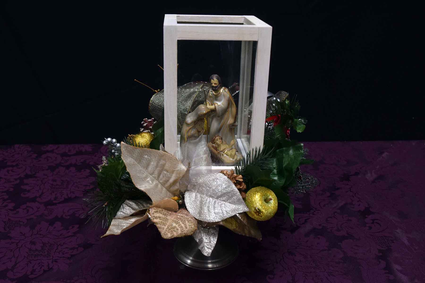 C20_--_Holy_Family_in_white_wooden_box_with_silver_base.jpg